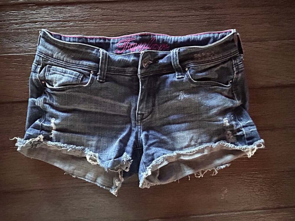 Delia’s Taylor Distressed Denim size 5/6 Jean Shorts